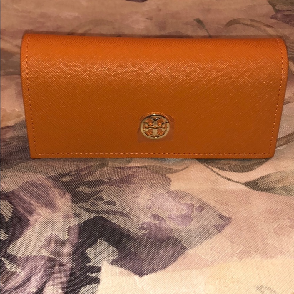 Tory Burch glass case